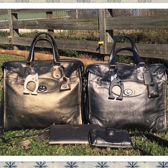 33740 Coach Elevated Rhyder 33 Gold Bag & Wallet - Picture 5 of 5